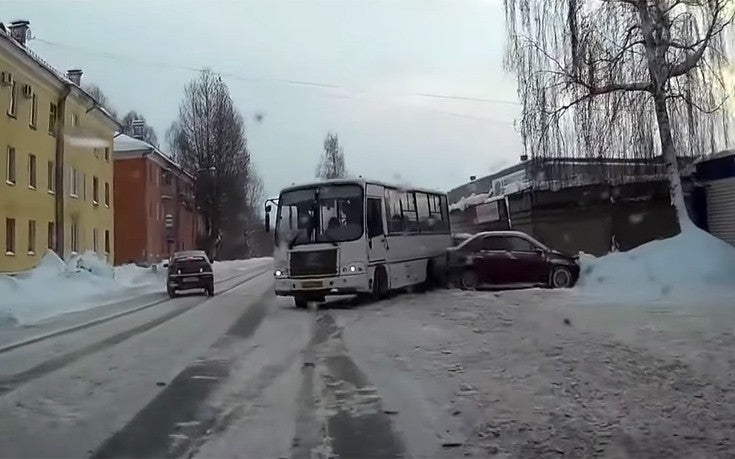 Η οδήγηση στην Ρωσία δεν είναι παίξε γέλασε (βίντεο)